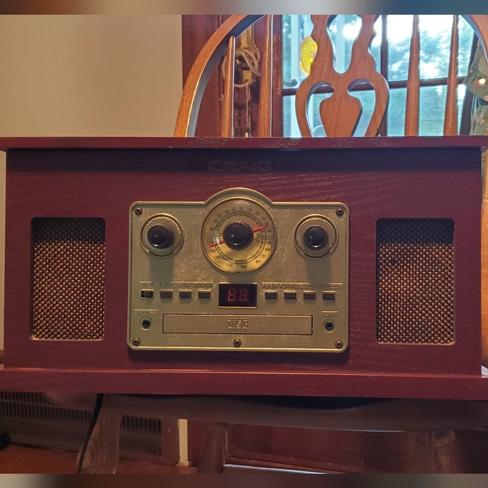 Vintage Style Radio 5 In 1 Record Player, Radio, Cassette, CD, Aux - Cherry Red